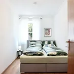 2 Schlafzimmer Mit Balkon Und Privatem Stellplatz Unmittelbar An Der Mosel Fuer Bis Zu 8 Gaeste *