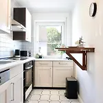 2 Schlafzimmer Mit Balkon Und Privatem Stellplatz Unmittelbar An Der Mosel Fuer Bis Zu 8 Gaeste Апартаменты *