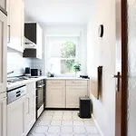 2 Schlafzimmer Mit Balkon Und Privatem Stellplatz Unmittelbar An Der Mosel Fuer Bis Zu 8 Gaeste Апартаменты