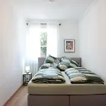 2 Schlafzimmer Mit Balkon Und Privatem Stellplatz Unmittelbar An Der Mosel Fuer Bis Zu 8 Gaeste *