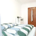 2 Schlafzimmer Mit Balkon Und Privatem Stellplatz Unmittelbar An Der Mosel Fuer Bis Zu 8 Gaeste Апартаменты