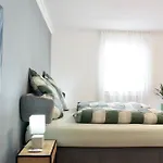 2 Schlafzimmer Mit Balkon Und Privatem Stellplatz Unmittelbar An Der Mosel Fuer Bis Zu 8 Gaeste * Кобленц