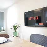 2 Schlafzimmer Mit Balkon Und Privatem Stellplatz Unmittelbar An Der Mosel Fuer Bis Zu 8 Gaeste * Кобленц