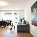 2 Schlafzimmer Mit Balkon Und Privatem Stellplatz Unmittelbar An Der Mosel Fuer Bis Zu 8 Gaeste Апартаменты *