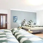 2 Schlafzimmer Mit Balkon Und Privatem Stellplatz Unmittelbar An Der Mosel Fuer Bis Zu 8 Gaeste Апартаменты *