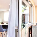 2 Schlafzimmer Mit Balkon Und Privatem Stellplatz Unmittelbar An Der Mosel Fuer Bis Zu 8 Gaeste *