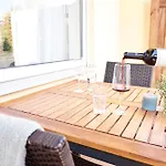 2 Schlafzimmer Mit Balkon Und Privatem Stellplatz Unmittelbar An Der Mosel Fuer Bis Zu 8 Gaeste * Кобленц