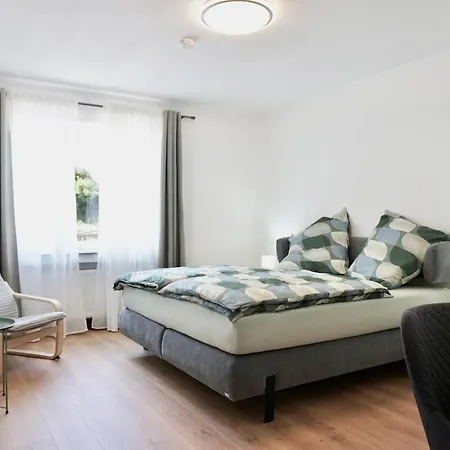 アパート Neu I 2 Schlafzimmer Fuer Bis Zu 8 Gaeste Mit Schoenem Balkon Und Privatem Stellplatz Unmittelbar An Der Mosel *