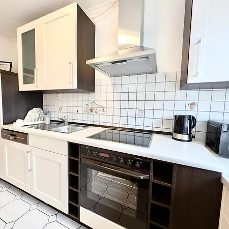 Apartment 2 Schlafzimmer Mit Balkon Und Privatem Stellplatz Unmittelbar An Der Mosel Fuer Bis Zu 8 Gaeste Koblenz (Rhineland-Palatinate)