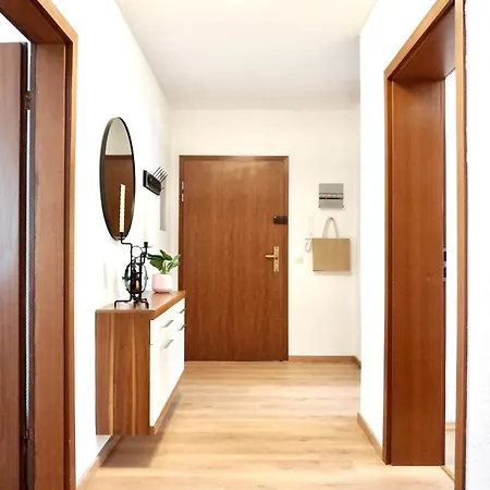 Neu I 2 Schlafzimmer Fuer Bis Zu 8 Gaeste Mit Schoenem Balkon Und Privatem Stellplatz Unmittelbar An Der Mosel アパート