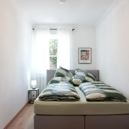 2 Schlafzimmer Mit Balkon Und Privatem Stellplatz Unmittelbar An Der Mosel Fuer Bis Zu 8 Gaeste *