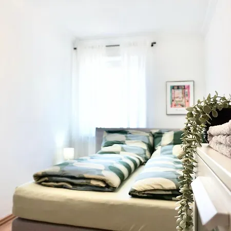 2 Schlafzimmer Mit Balkon Und Privatem Stellplatz Unmittelbar An Der Mosel Fuer Bis Zu 8 Gaeste Apartment