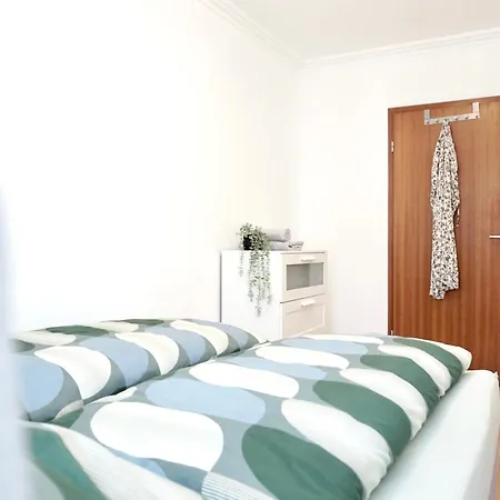 2 Schlafzimmer Mit Balkon Und Privatem Stellplatz Unmittelbar An Der Mosel Fuer Bis Zu 8 Gaeste Apartment