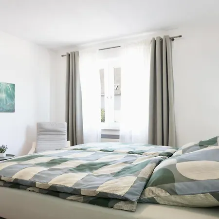 2 Schlafzimmer Mit Balkon Und Privatem Stellplatz Unmittelbar An Der Mosel Fuer Bis Zu 8 Gaeste Koblenz (Rhineland-Palatinate)