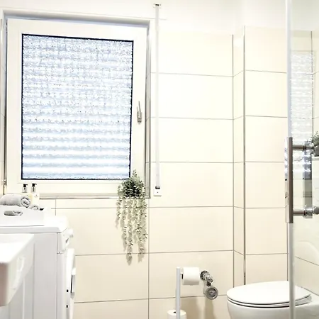 Apartamento 2 Schlafzimmer Mit Balkon Und Privatem Stellplatz Unmittelbar An Der Mosel Fuer Bis Zu 8 Gaeste Coblença