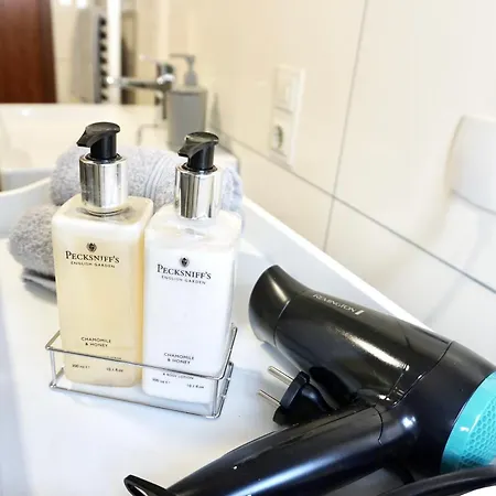 アパート Neu I 2 Schlafzimmer Fuer Bis Zu 8 Gaeste Mit Schoenem Balkon Und Privatem Stellplatz Unmittelbar An Der Mosel コブレンツ