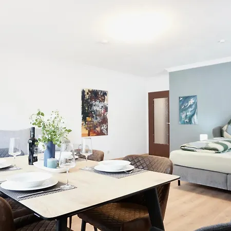 2 Schlafzimmer Mit Balkon Und Privatem Stellplatz Unmittelbar An Der Mosel Fuer Bis Zu 8 Gaeste Apartment