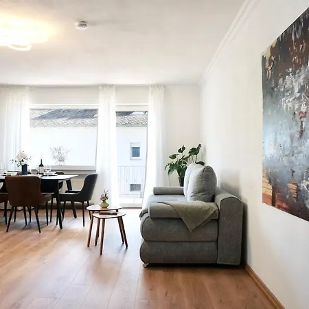 2 Schlafzimmer Mit Balkon Und Privatem Stellplatz Unmittelbar An Der Mosel Fuer Bis Zu 8 Gaeste Lejlighed *