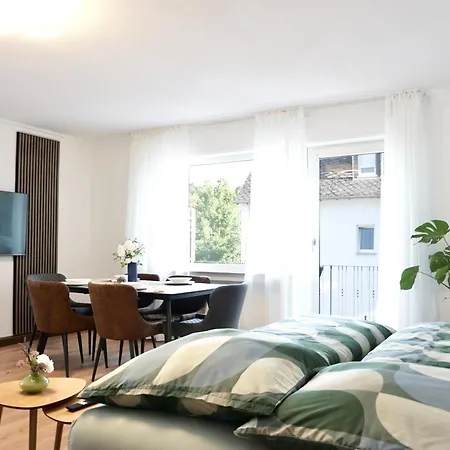 2 Schlafzimmer Mit Balkon Und Privatem Stellplatz Unmittelbar An Der Mosel Fuer Bis Zu 8 Gaeste Apartment