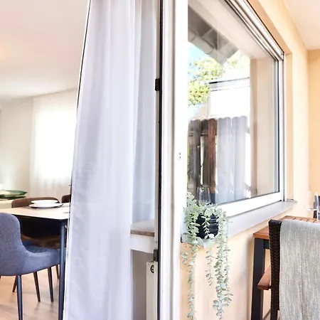 2 Schlafzimmer Mit Balkon Und Privatem Stellplatz Unmittelbar An Der Mosel Fuer Bis Zu 8 Gaeste *
