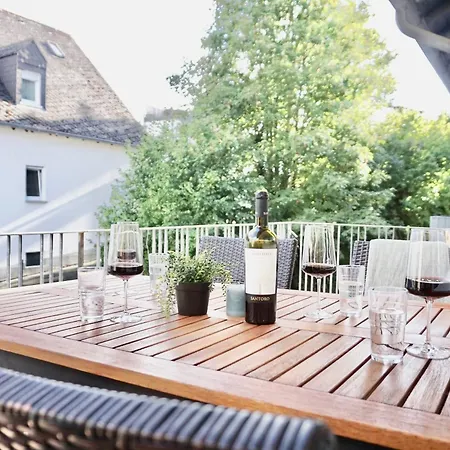 アパート Neu I 2 Schlafzimmer Fuer Bis Zu 8 Gaeste Mit Schoenem Balkon Und Privatem Stellplatz Unmittelbar An Der Mosel