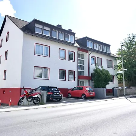 2 Schlafzimmer Mit Balkon Und Privatem Stellplatz Unmittelbar An Der Mosel Fuer Bis Zu 8 Gaeste Apartment