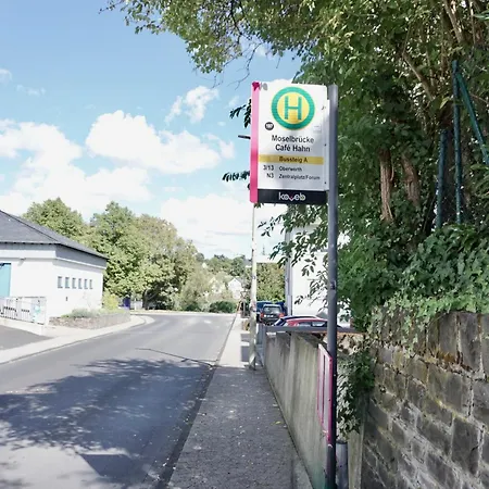 Daire 2 Schlafzimmer Mit Balkon Und Privatem Stellplatz Unmittelbar An Der Mosel Fuer Bis Zu 8 Gaeste