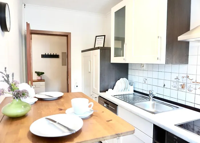 2 Schlafzimmer Mit Balkon Und Privatem Stellplatz Unmittelbar An Der Mosel Fuer Bis Zu 8 Gaeste Daire *