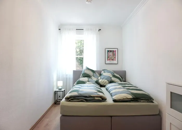 NEU I 2 Schlafzimmer für bis zu 8 Gäste mit schönem Balkon und privatem Stellplatz unmittelbar an der Mosel *