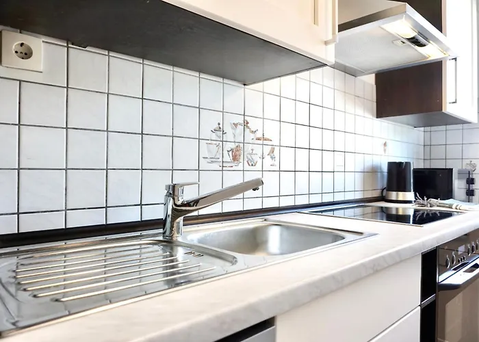 NEU I 2 Schlafzimmer für bis zu 8 Gäste mit schönem Balkon und privatem Stellplatz unmittelbar an der Mosel Apartment *