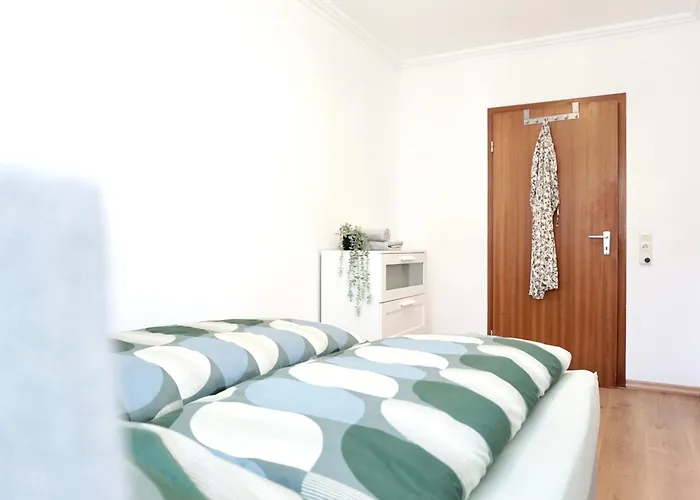 NEU I 2 Schlafzimmer für bis zu 8 Gäste mit schönem Balkon und privatem Stellplatz unmittelbar an der Mosel Apartment