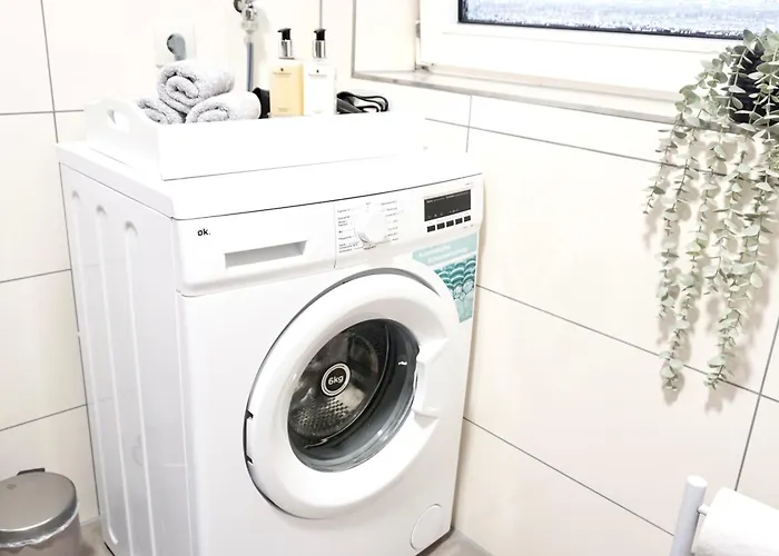 NEU I 2 Schlafzimmer für bis zu 8 Gäste mit schönem Balkon und privatem Stellplatz unmittelbar an der Mosel *