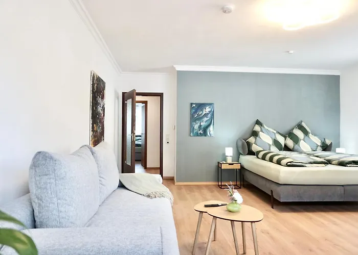 Apartment NEU I 2 Schlafzimmer für bis zu 8 Gäste mit schönem Balkon und privatem Stellplatz unmittelbar an der Mosel *