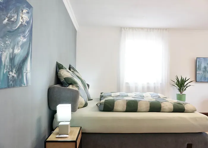 2 Schlafzimmer Mit Balkon Und Privatem Stellplatz Unmittelbar An Der Mosel Fuer Bis Zu 8 Gaeste * Koblenz (Rhineland-Palatinate)