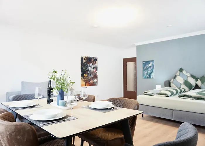 NEU I 2 Schlafzimmer für bis zu 8 Gäste mit schönem Balkon und privatem Stellplatz unmittelbar an der Mosel Apartment