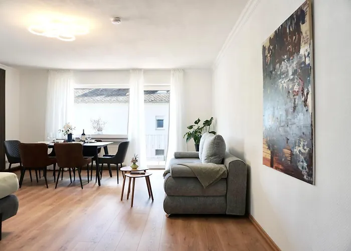 NEU I 2 Schlafzimmer für bis zu 8 Gäste mit schönem Balkon und privatem Stellplatz unmittelbar an der Mosel Apartment *