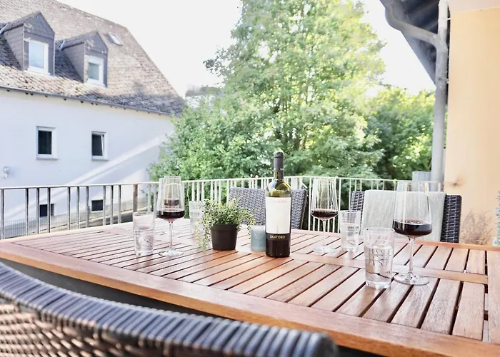 Apartment NEU I 2 Schlafzimmer für bis zu 8 Gäste mit schönem Balkon und privatem Stellplatz unmittelbar an der Mosel