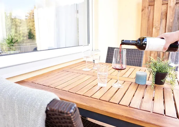 2 Schlafzimmer Mit Balkon Und Privatem Stellplatz Unmittelbar An Der Mosel Fuer Bis Zu 8 Gaeste * Koblenz (Rhineland-Palatinate)