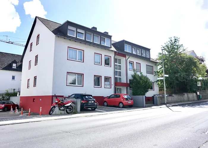 NEU I 2 Schlafzimmer für bis zu 8 Gäste mit schönem Balkon und privatem Stellplatz unmittelbar an der Mosel Apartment