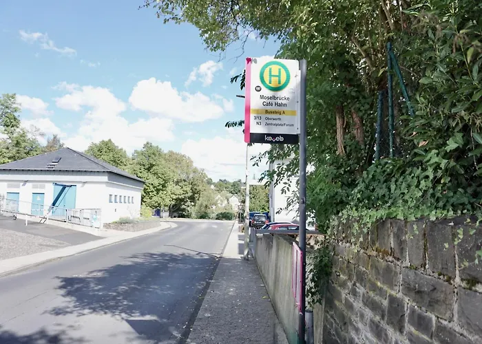 Daire 2 Schlafzimmer Mit Balkon Und Privatem Stellplatz Unmittelbar An Der Mosel Fuer Bis Zu 8 Gaeste