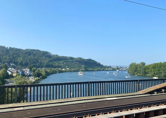 NEU I 2 Schlafzimmer für bis zu 8 Gäste mit schönem Balkon und privatem Stellplatz unmittelbar an der Mosel Koblenz (Rhineland-Palatinate)